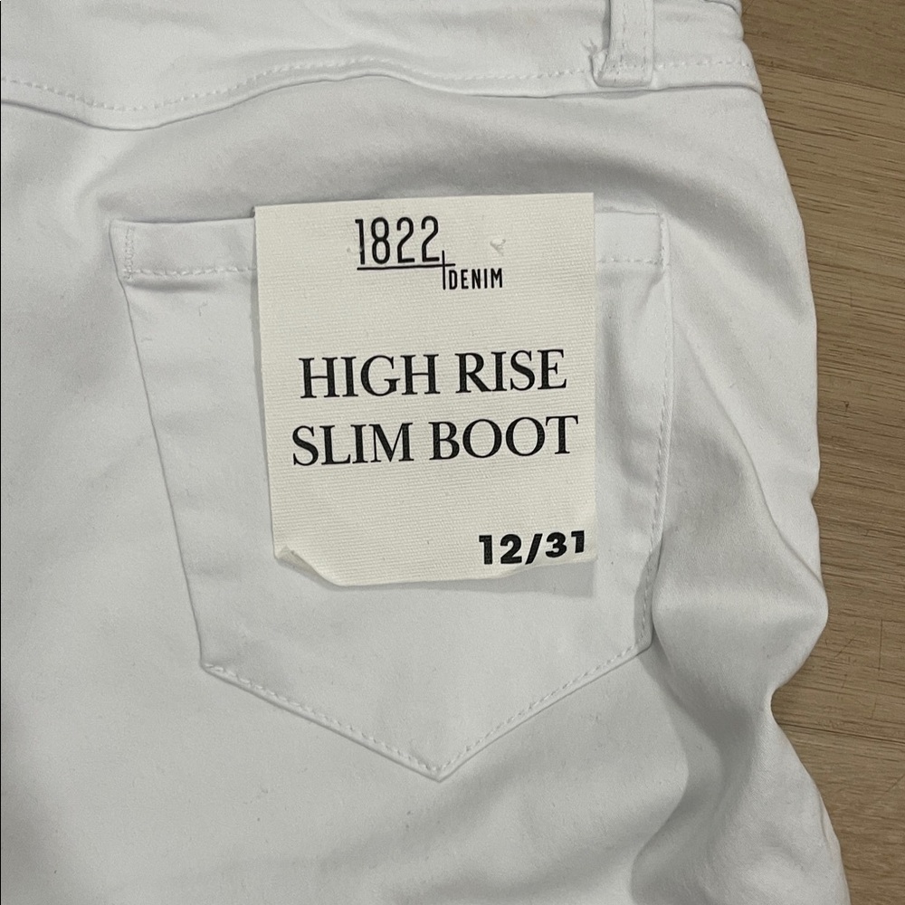 1822 Denim Women's Crisp White Straight Leg Jeans - Picture 2 of 4
